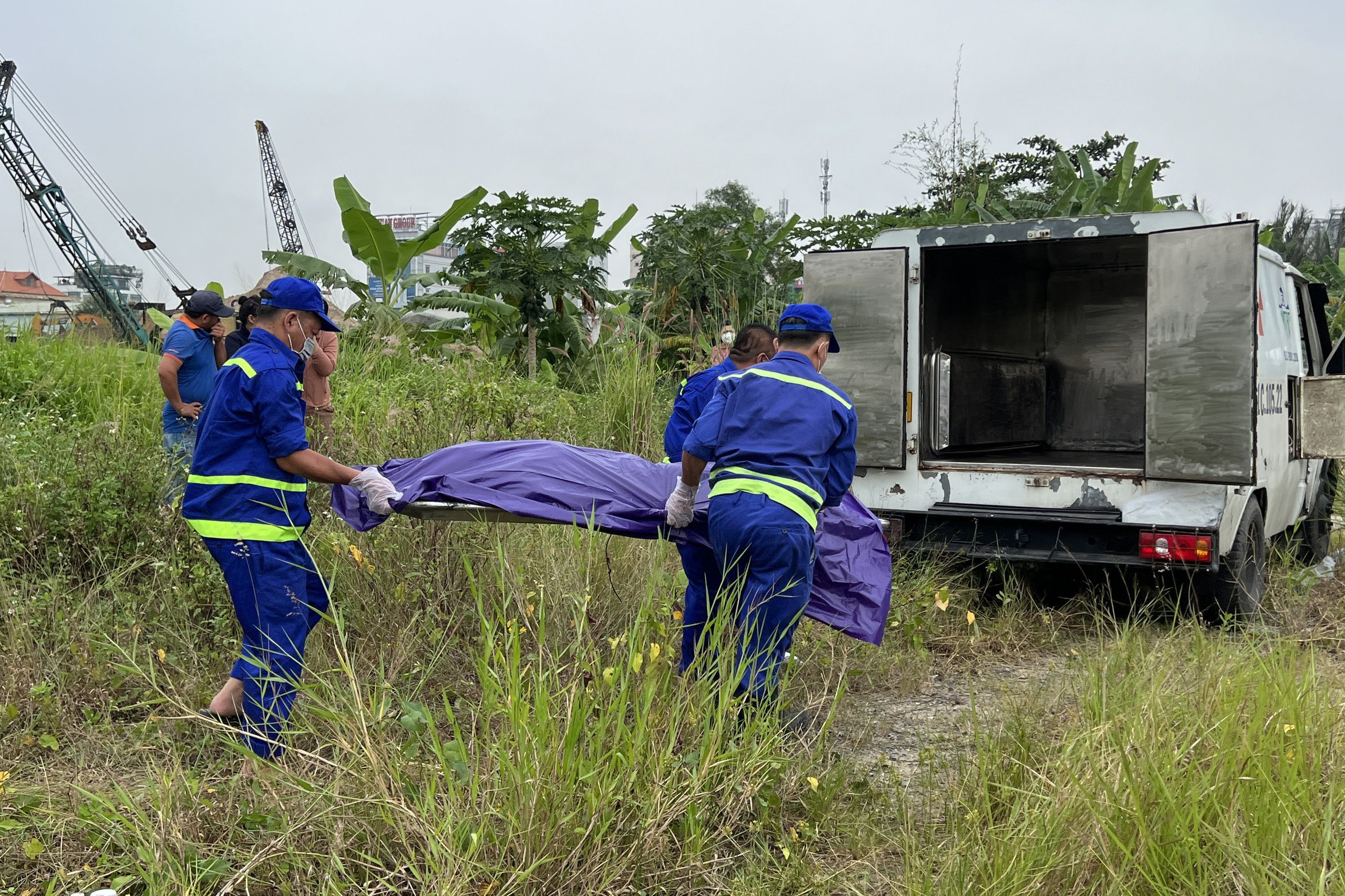 Thi the nam thanh nien noi tren song o TP.HCM hinh anh