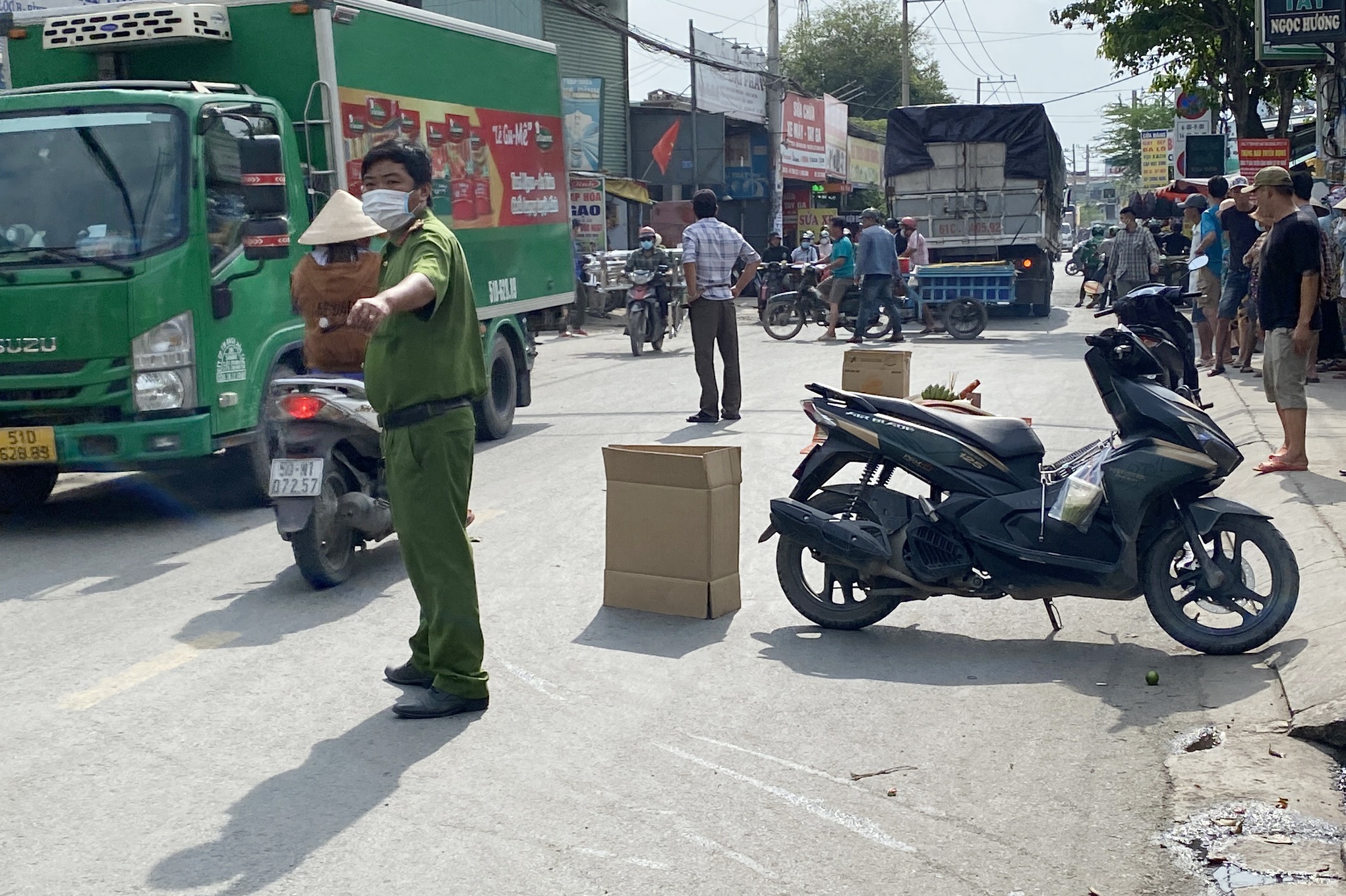 Nam sinh vien bi xe tai can tu vong o TP.HCM hinh anh