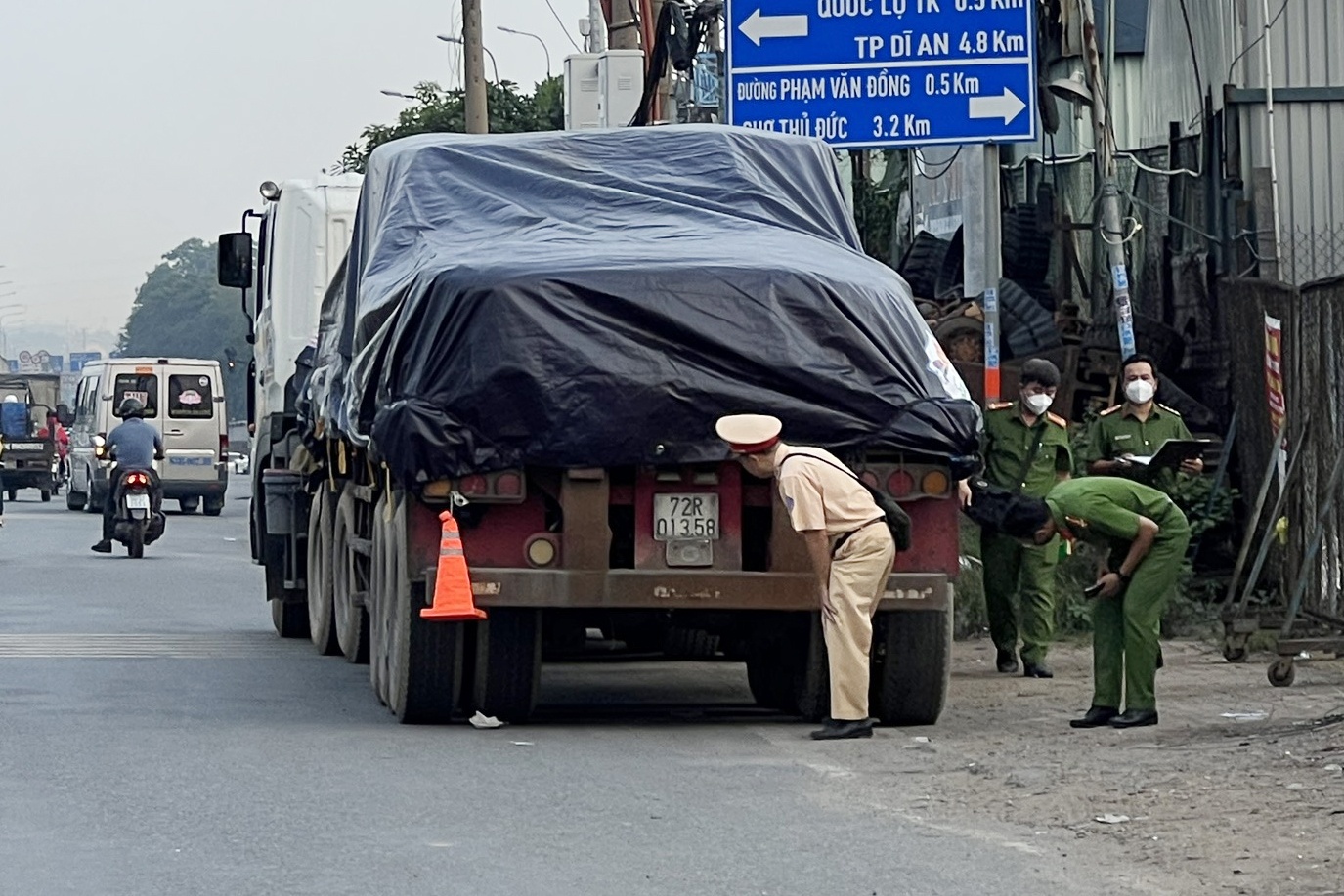 Xe dau keo chay lui tong chet mot phu nu o TP.HCM hinh anh