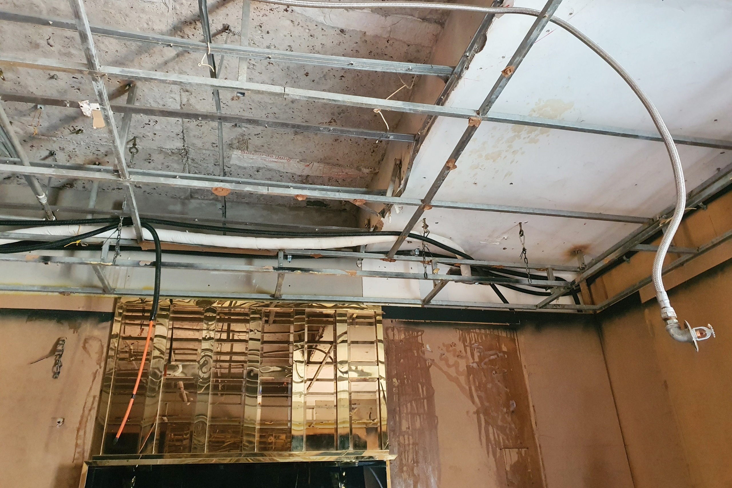 chay quan karaoke anh 3