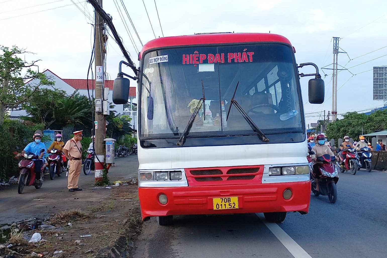 Nu cong nhan bi xe can tu vong tren duong di lam hinh anh