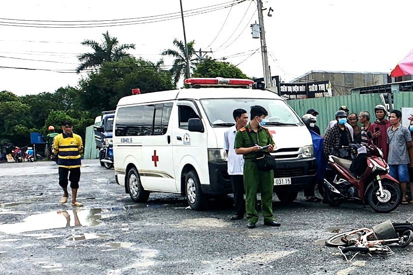 Nu sinh lop 9 bi xe can tu vong tren duong di hoc ve hinh anh