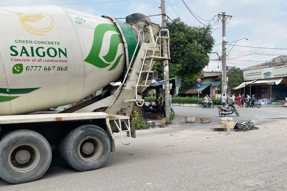 Nguoi dan ong bi xe bon can tu vong truoc cho An Suong hinh anh