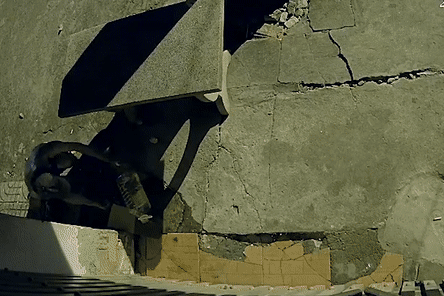 Khoanh khac nguoi dan ong do xang dot nha hang xom o TP.HCM hinh anh