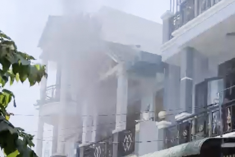 Chay nha 2 tang o TP.HCM hinh anh