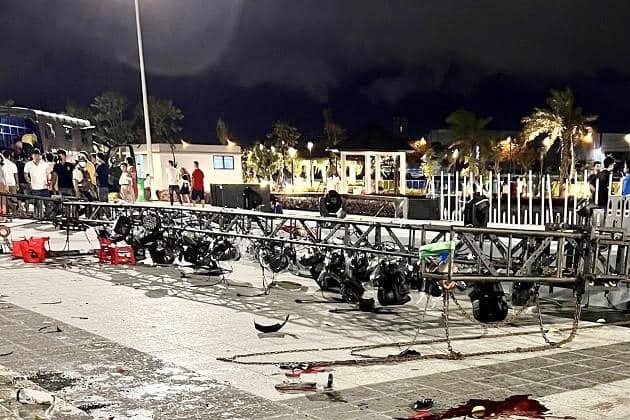 Sap dan den san khau nhac nuoc o Binh Duong, nhieu nguoi bi thuong hinh anh