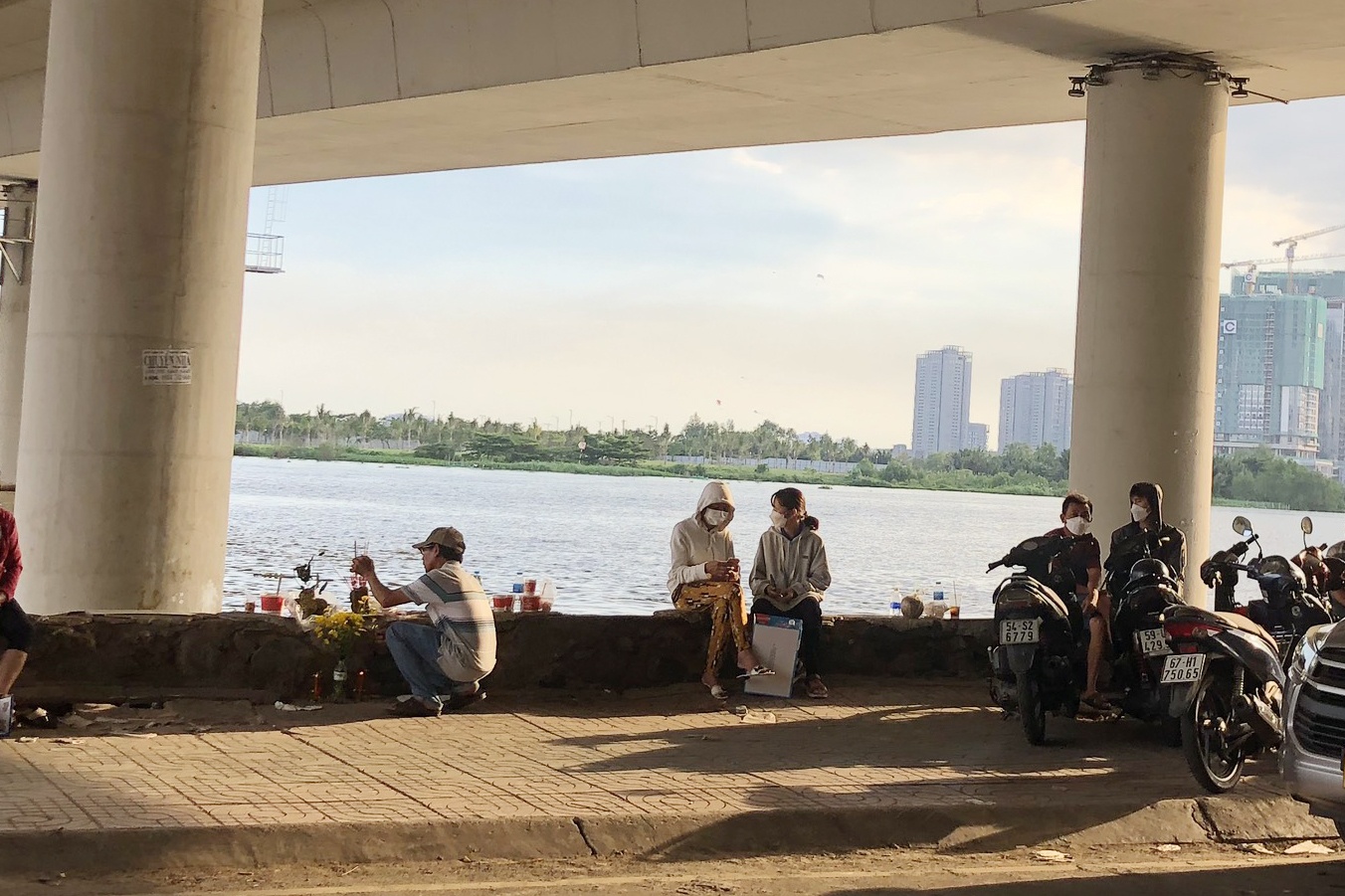 thi the tren song anh 1