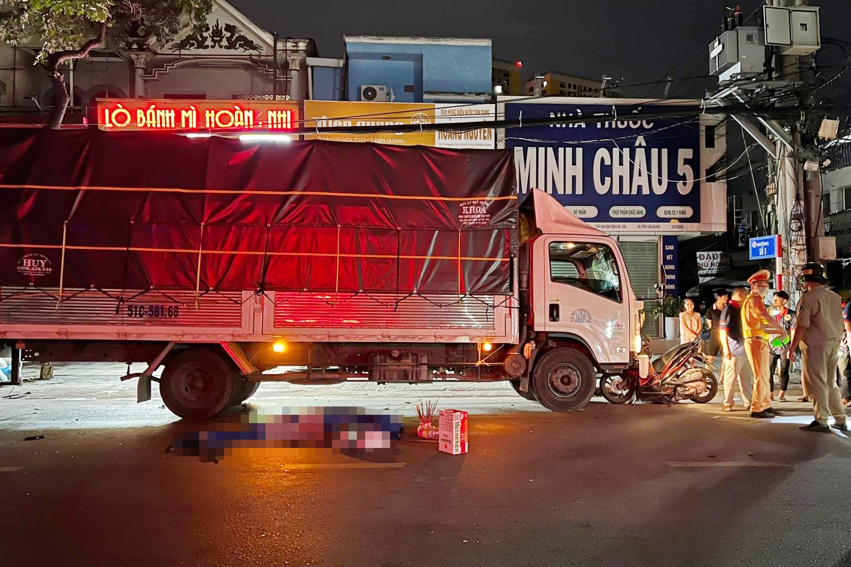 Xe tai chay lan lan tong chet nguoi dan ong hinh anh