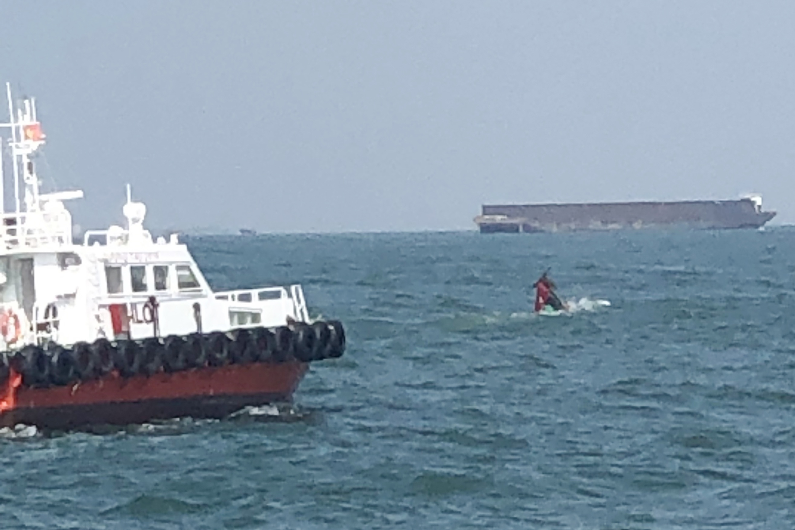 Ngu dan mat tich sau vu va cham tau hang tren bien Vung Tau hinh anh