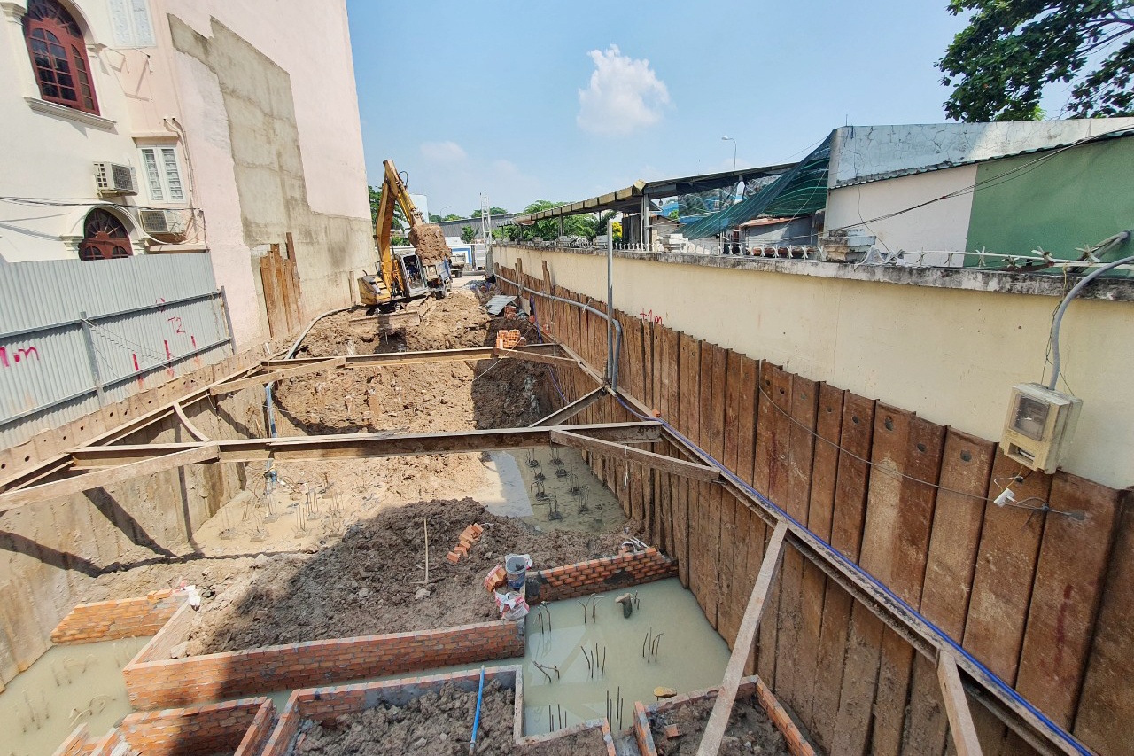 Nguoi dan TP.HCM cau cuu vi cong trinh xay dung lap cong thoat nuoc hinh anh