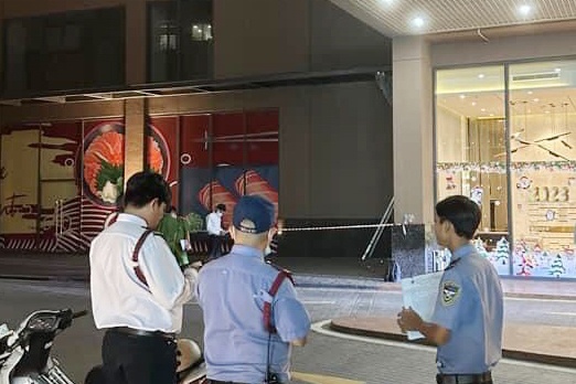 Nguoi dan ong roi tu tang cao chung cu o TP.HCM hinh anh