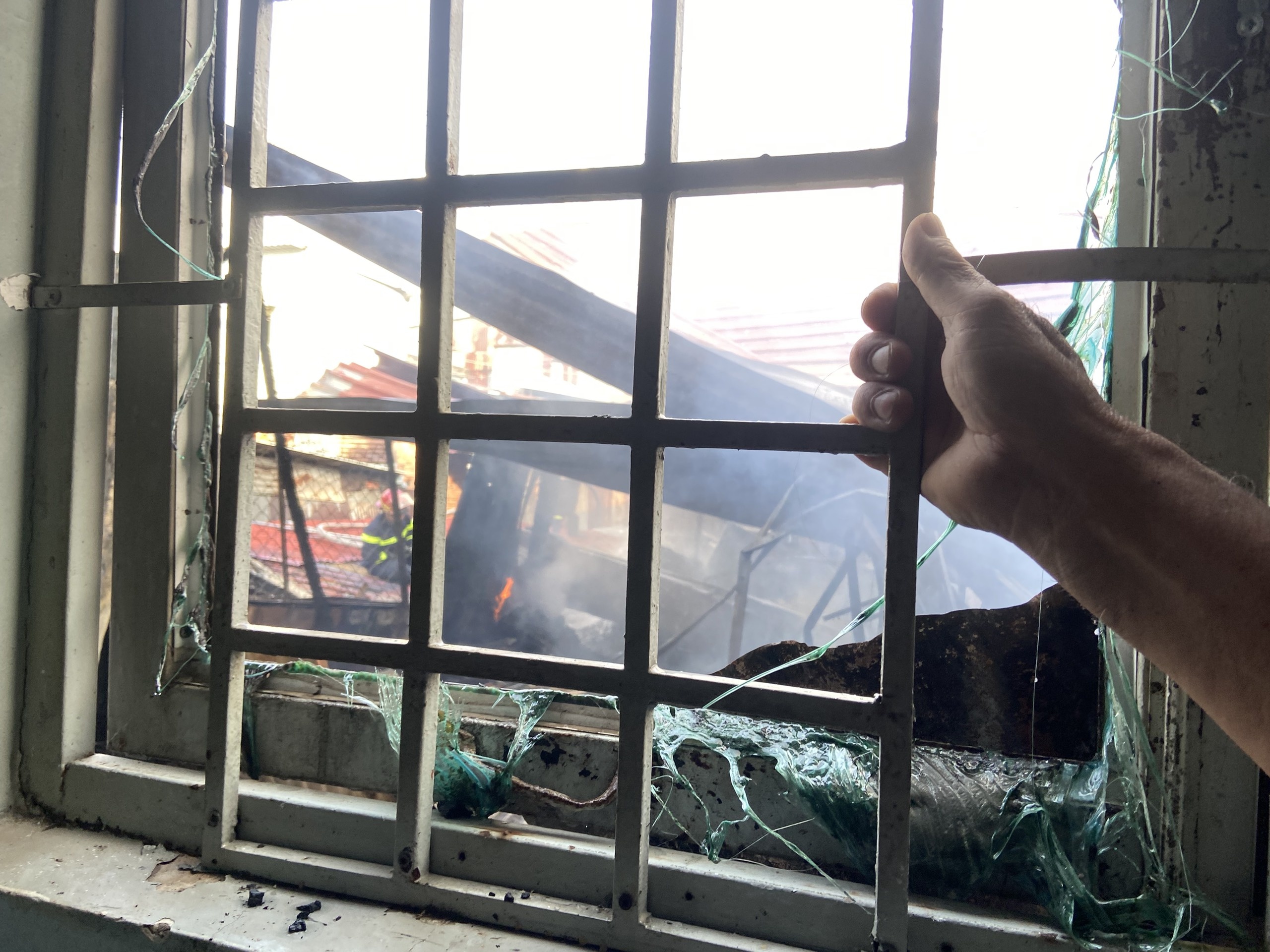 Chay nha trong hem o TP.HCM, nhieu nguoi thao chay hinh anh