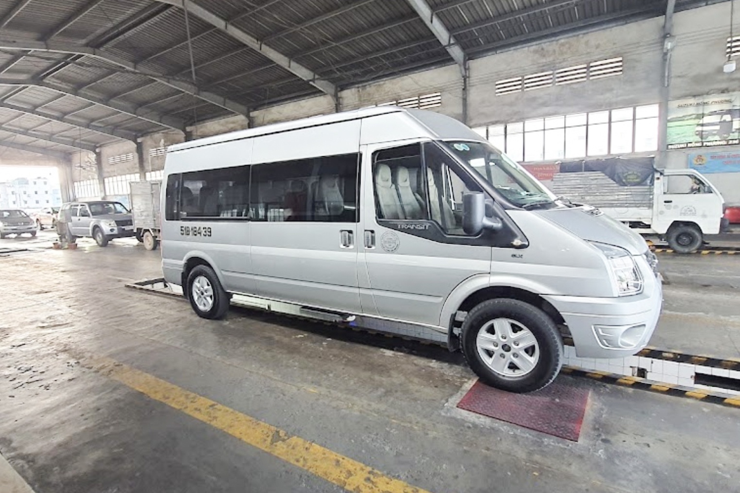 TP.HCM yeu cau can bo trung tam dang kiem khong nhung nhieu hinh anh