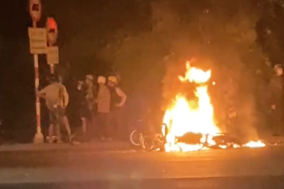 Chuan bi cuoi vo, nam thanh nien trong thuong sau va cham xe dau keo hinh anh