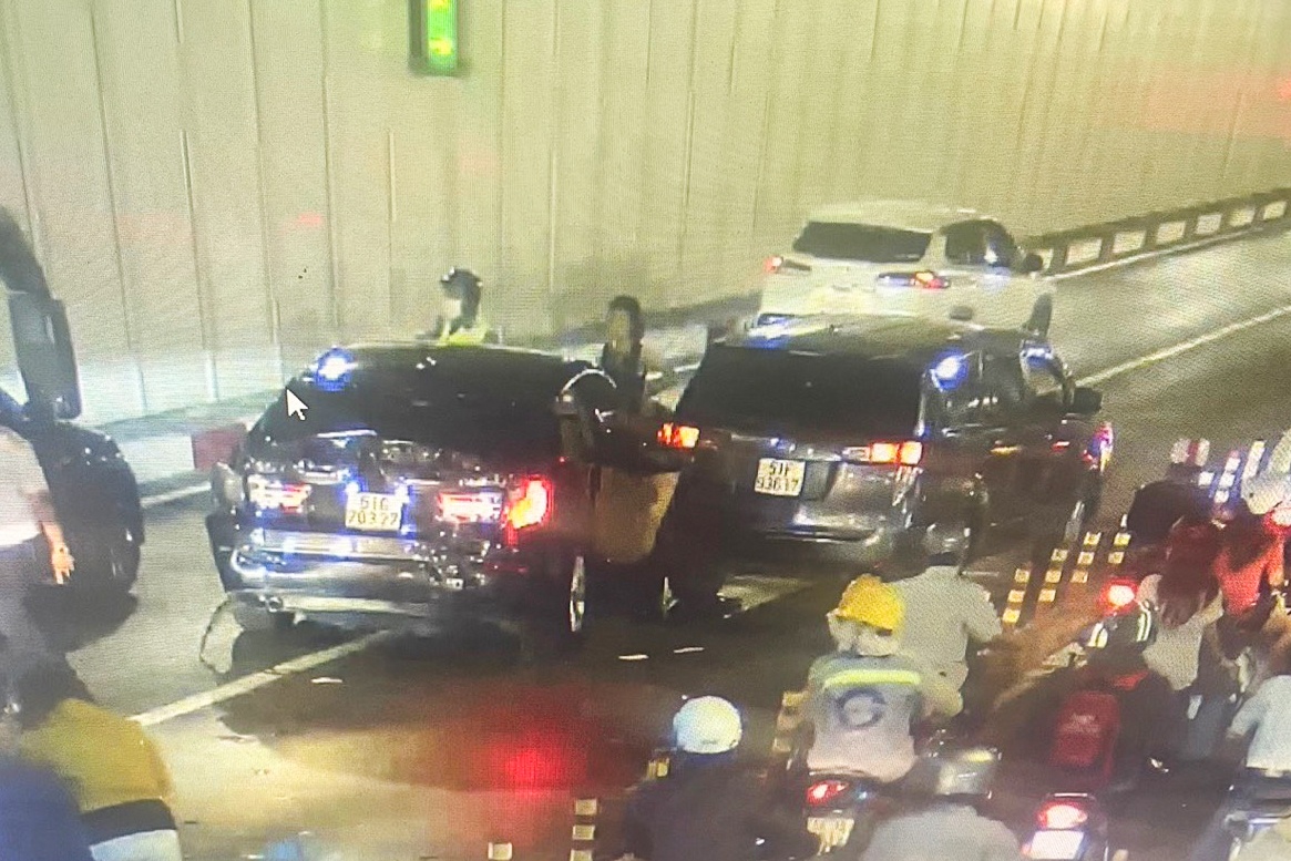 3 oto tong lien hoan chieu cuoi nam, ham Thu Thiem tac nghiem trong hinh anh