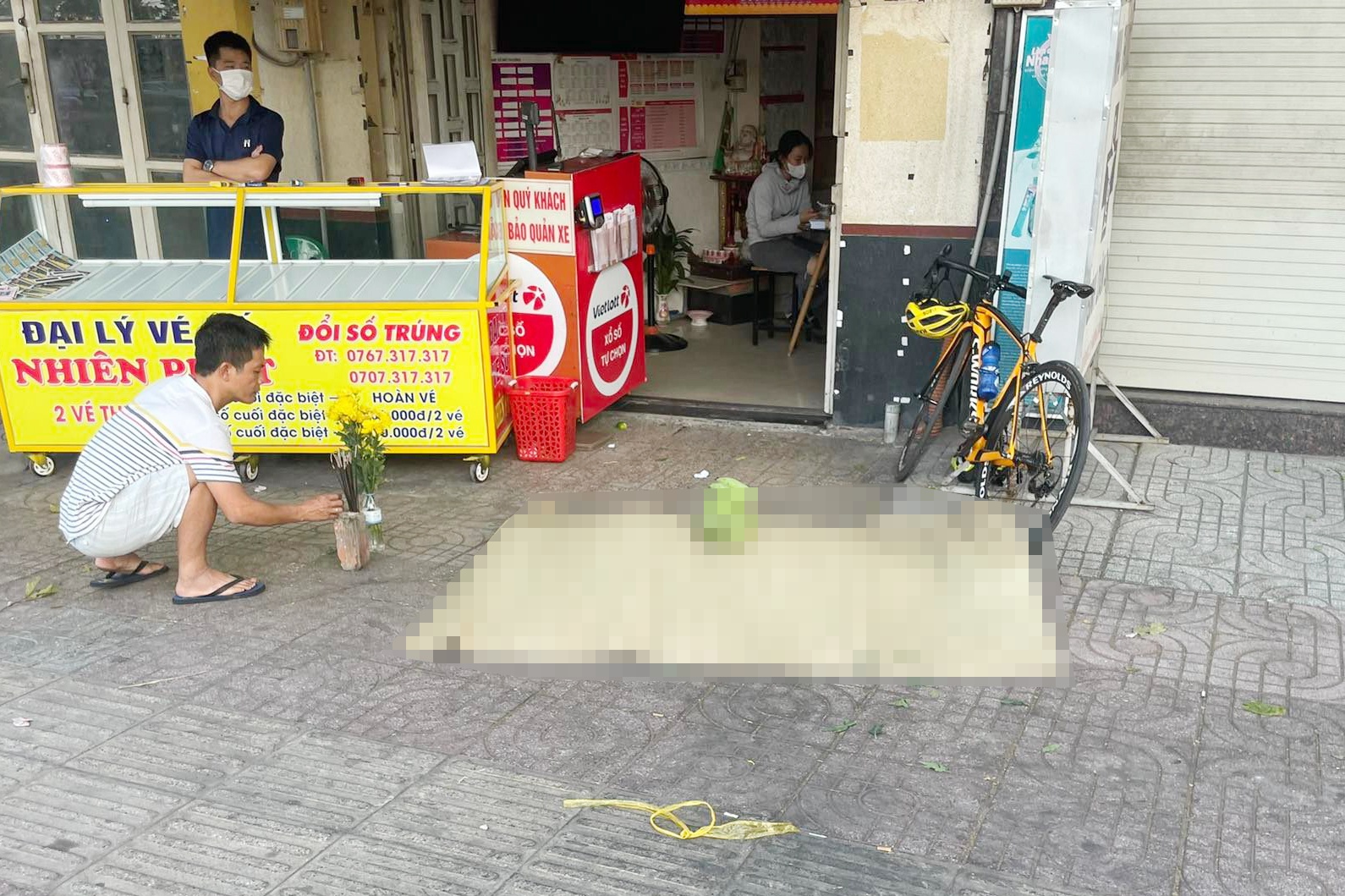 Nguoi dan ong len con co giat, tu vong tren duong o TP.HCM hinh anh