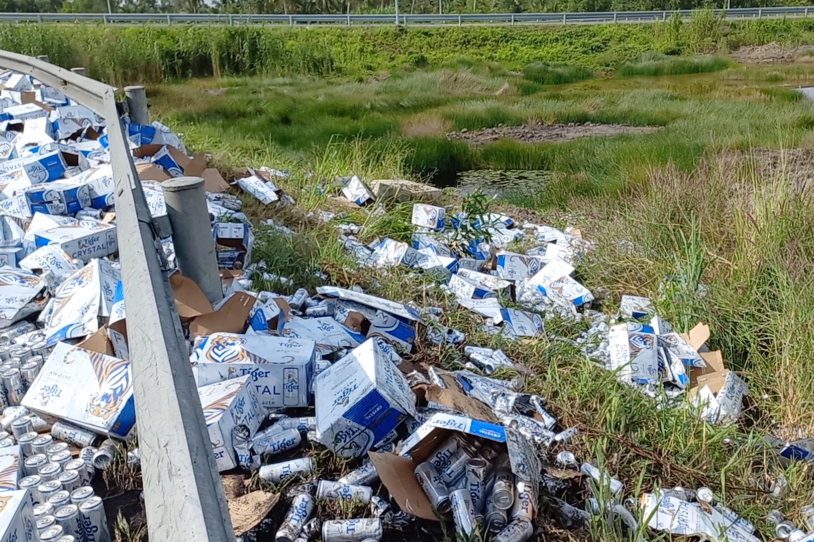 bia do tren duong anh 2