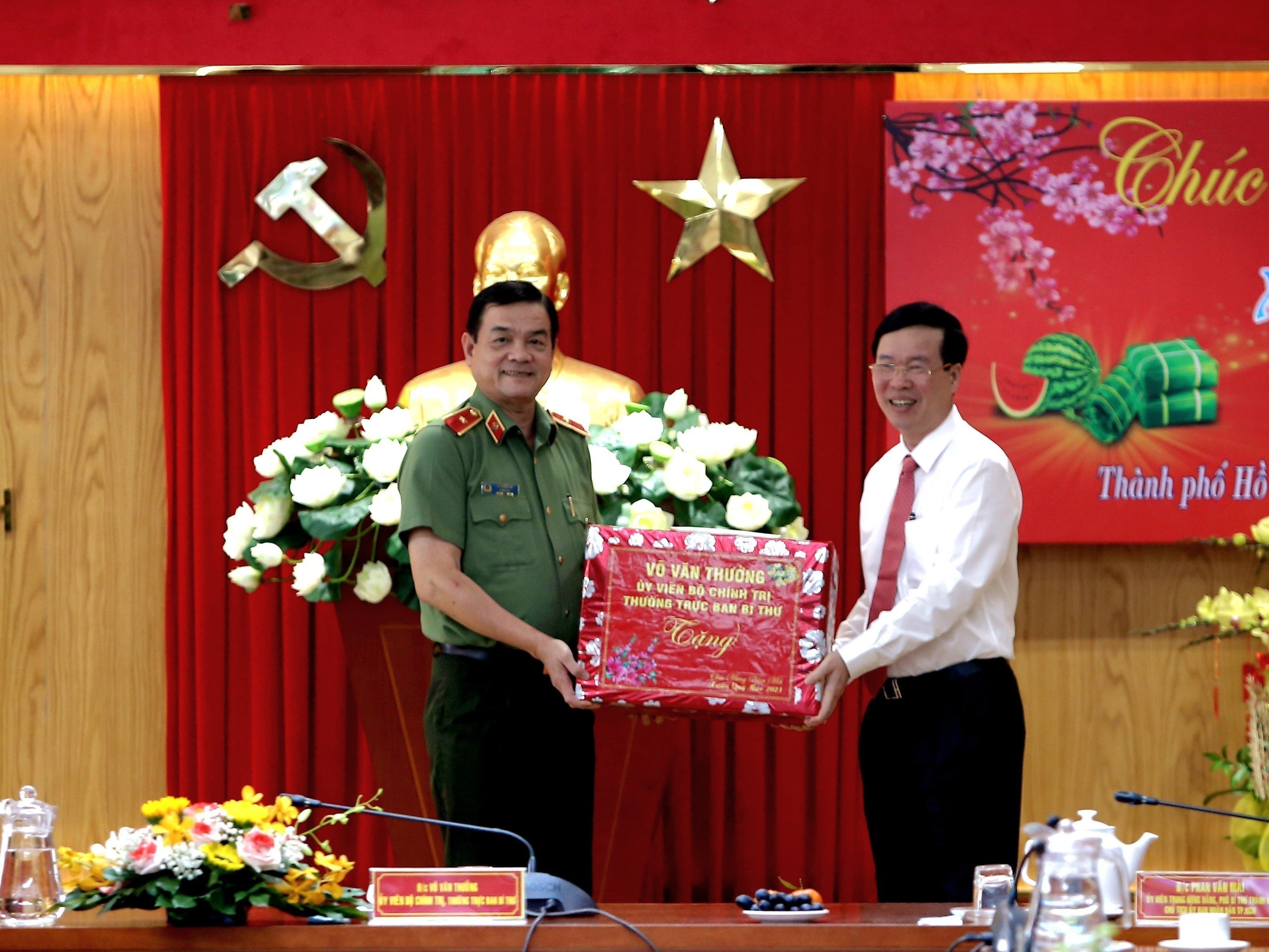 Ong Vo Van Thuong tham, chuc Tet cac luc luong cong an tai TP.HCM hinh anh