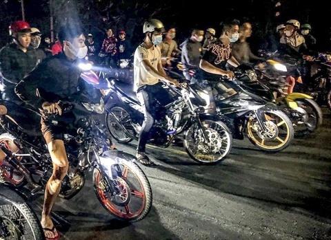 Vay bat nhom 'quai xe' nao loan duong pho TP.HCM sang mung 1 Tet hinh anh