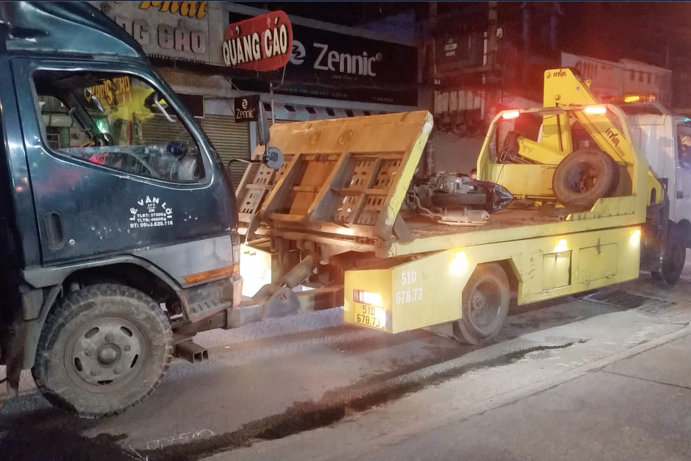 Nguoi dan ong thiet mang khi va cham xe tai o TP.HCM hinh anh