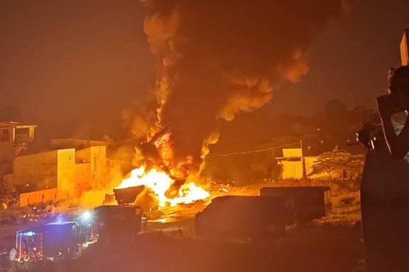 Kho co nhan tao chay ngun ngut luc rang sang o TP.HCM hinh anh