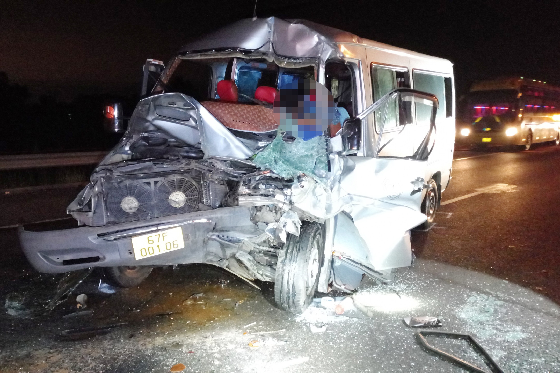 Truy tim xe tai lien quan vu tai nan 2 nguoi chet tren cao toc hinh anh