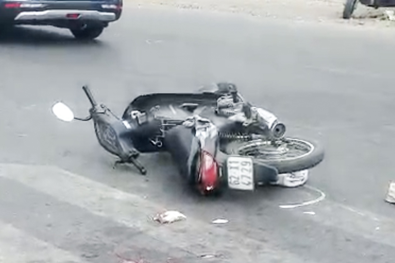 Va cham voi xe bon, nu sinh lop 8 tu vong hinh anh