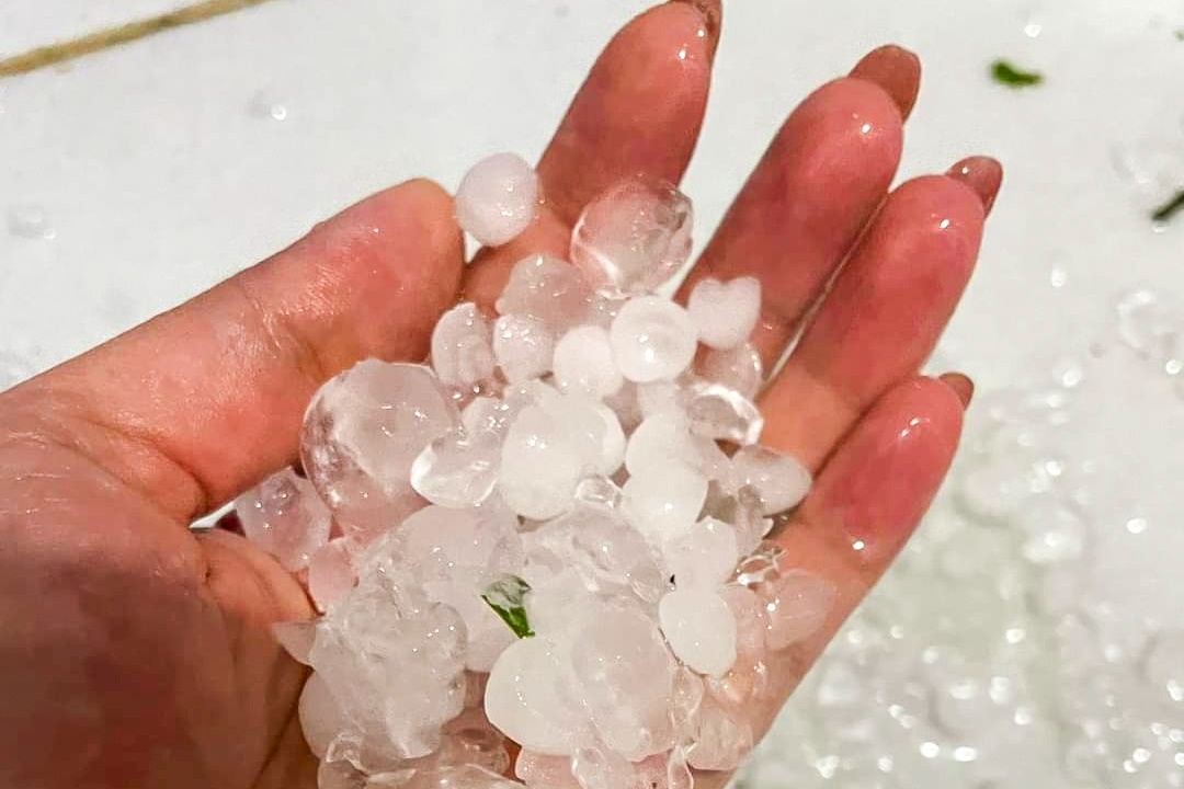 Mua da mat do day o thanh pho Dien Bien Phu hinh anh