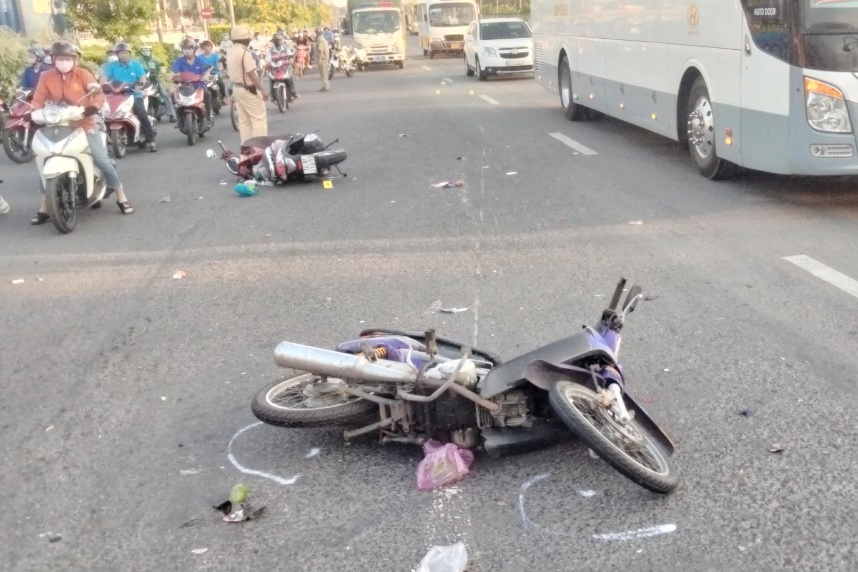 Tim ra tai xe va xe khach lien quan vu tai nan chet nguoi o TP.HCM hinh anh