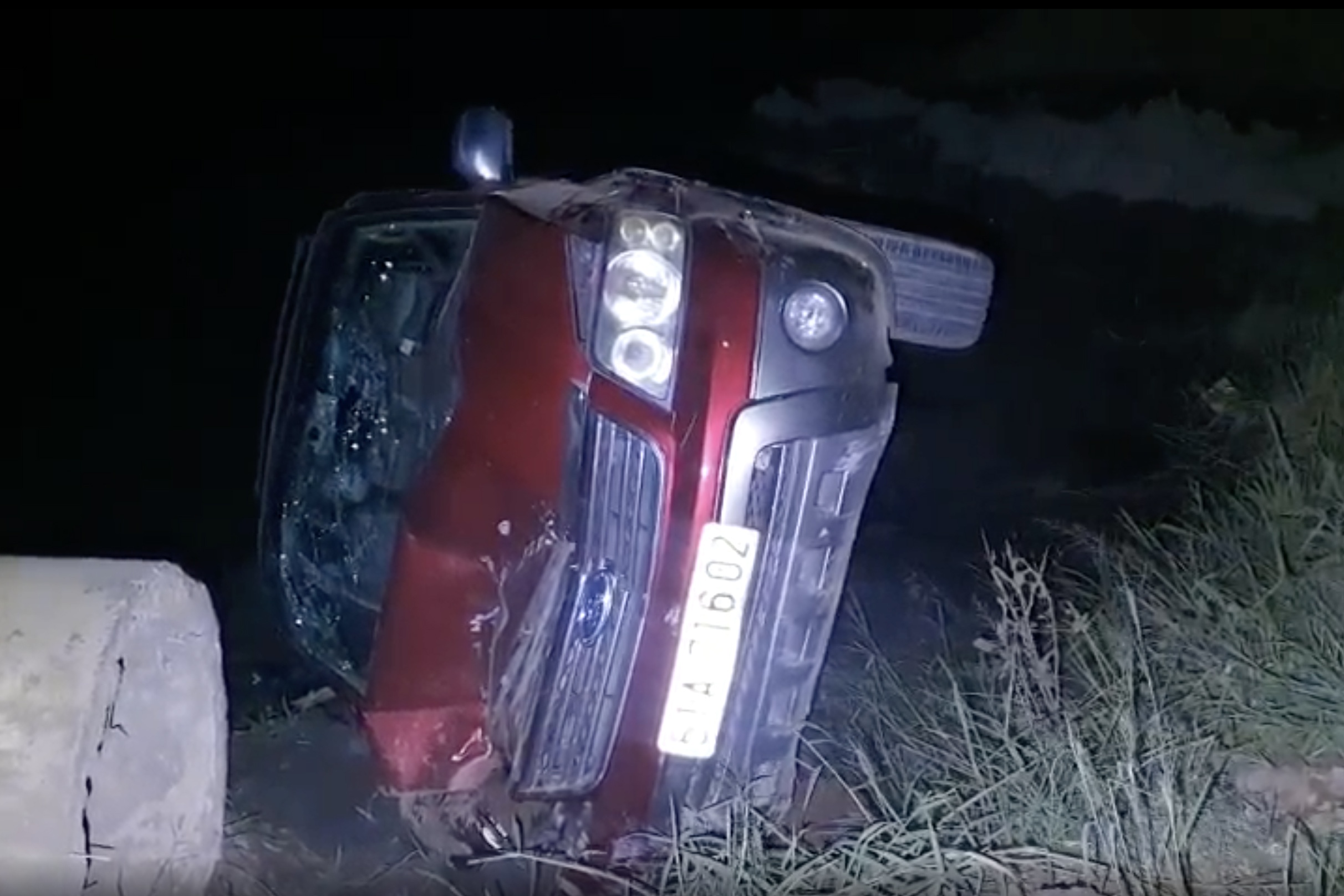 Oto lat xuong muong nuoc trong khu do thi o TP.HCM hinh anh