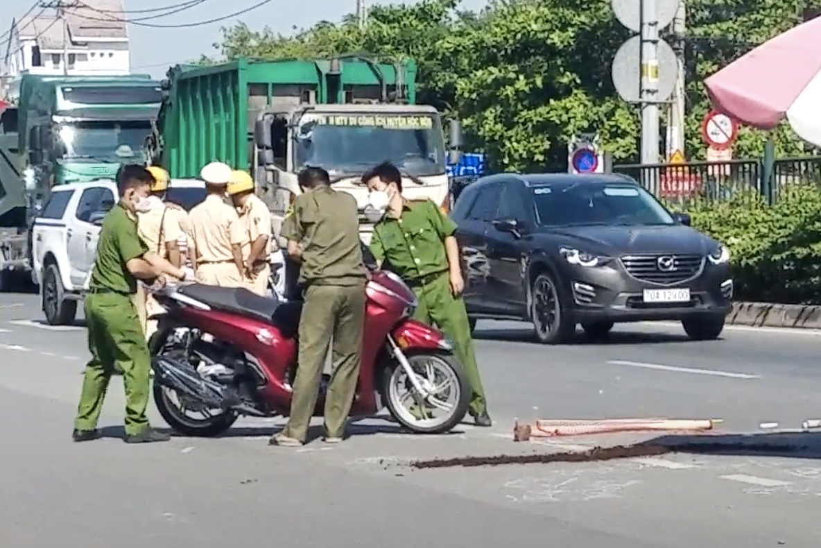 Nam sinh lop 9 bi xe tai can tu vong o TP.HCM hinh anh