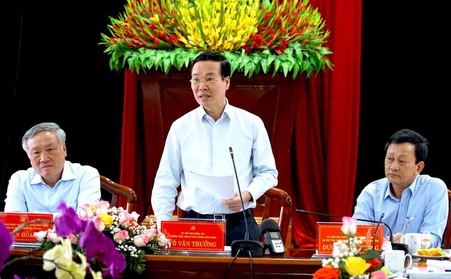 Thuong truc Ban Bi thu lam viec voi Ban Thuong vu Tinh uy Kon Tum hinh anh