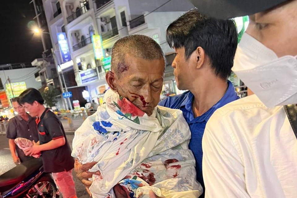 Tim than nhan nguoi dan ong bi tai nan nguy kich o TP.HCM hinh anh