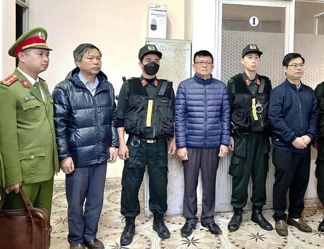 Lanh dao Trung tam Dang kiem TT-Hue nhan hoi lo de hop thuc hoa ho so hinh anh