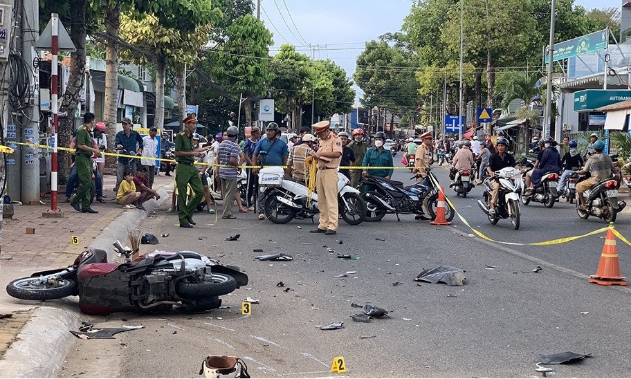 Hai cha con bi oto tong tu vong cach nha 100 m hinh anh