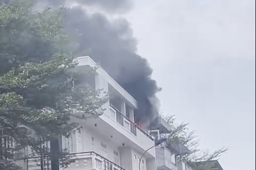 Cua hang o TP.HCM boc chay ngun ngut hinh anh