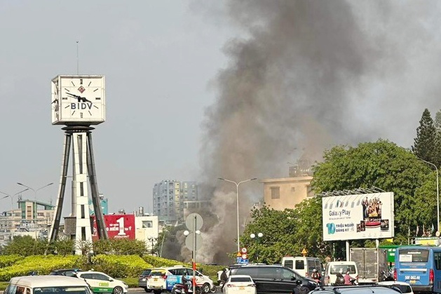 Chay o chan cau quan trung tam TP.HCM hinh anh