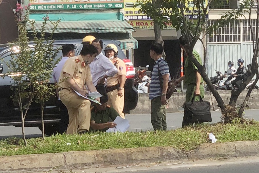 Tai xe giao hang thiet mang sau tai nan o TP.HCM hinh anh