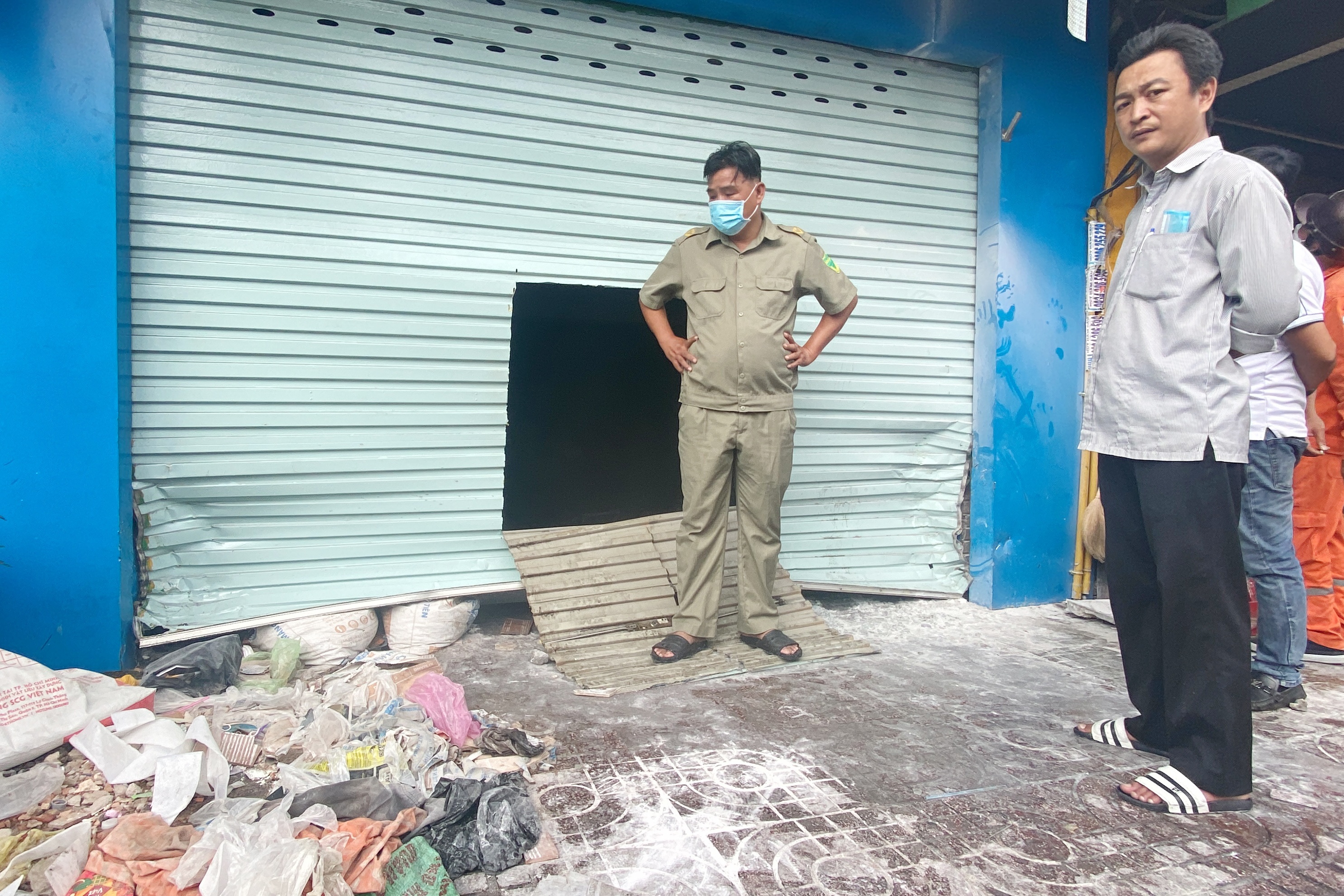 Canh sat cat cua sat, khong che hoa hoan o trung tam TP.HCM hinh anh