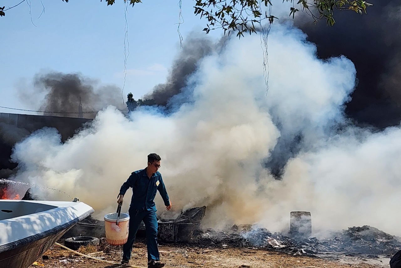 Chay lon tai xuong sua chua cano, du thuyen o TP.HCM hinh anh
