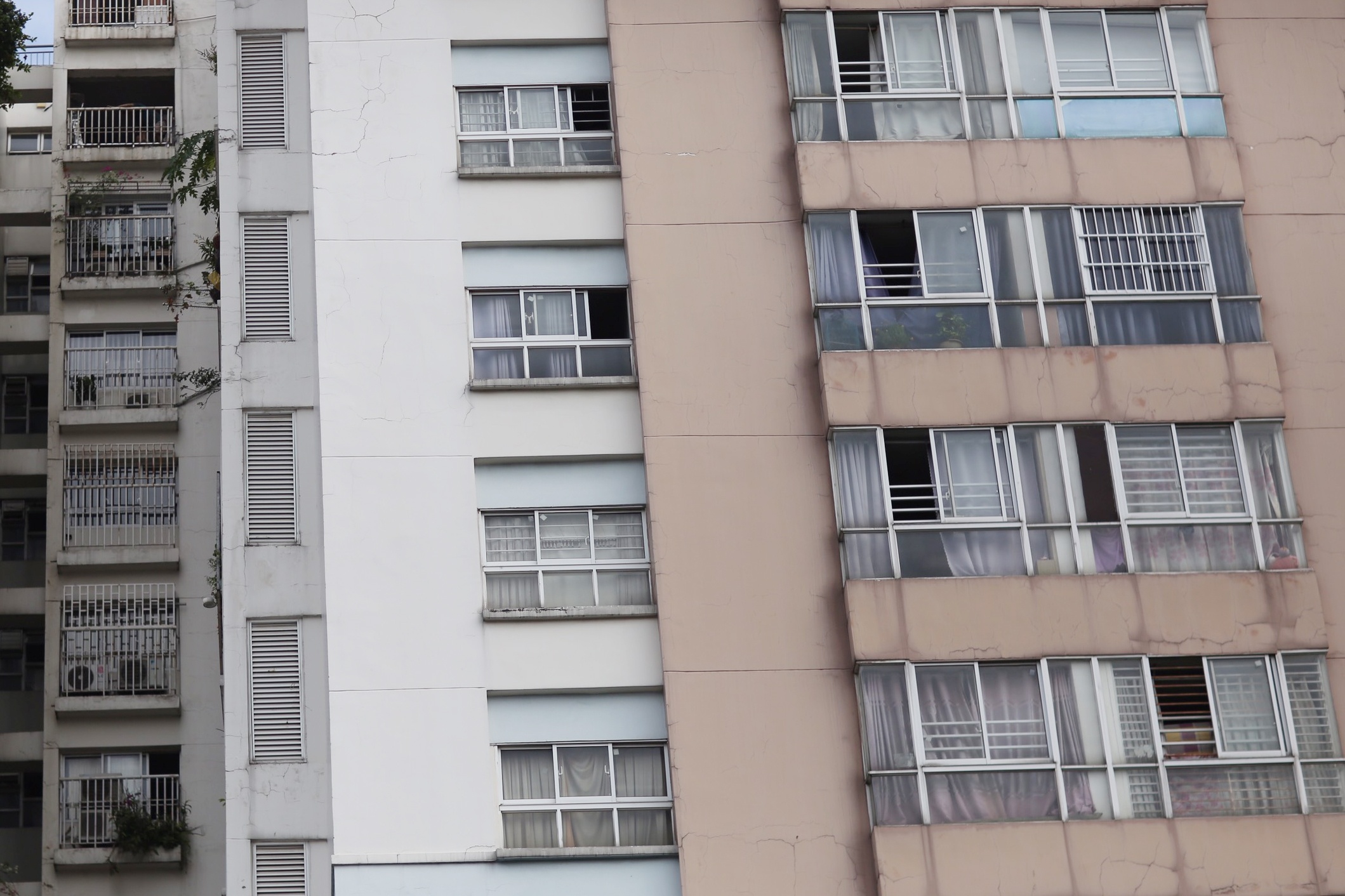 Can ho chung cu o TP.HCM bi be cua kinh sau tieng no nhu sung hinh anh