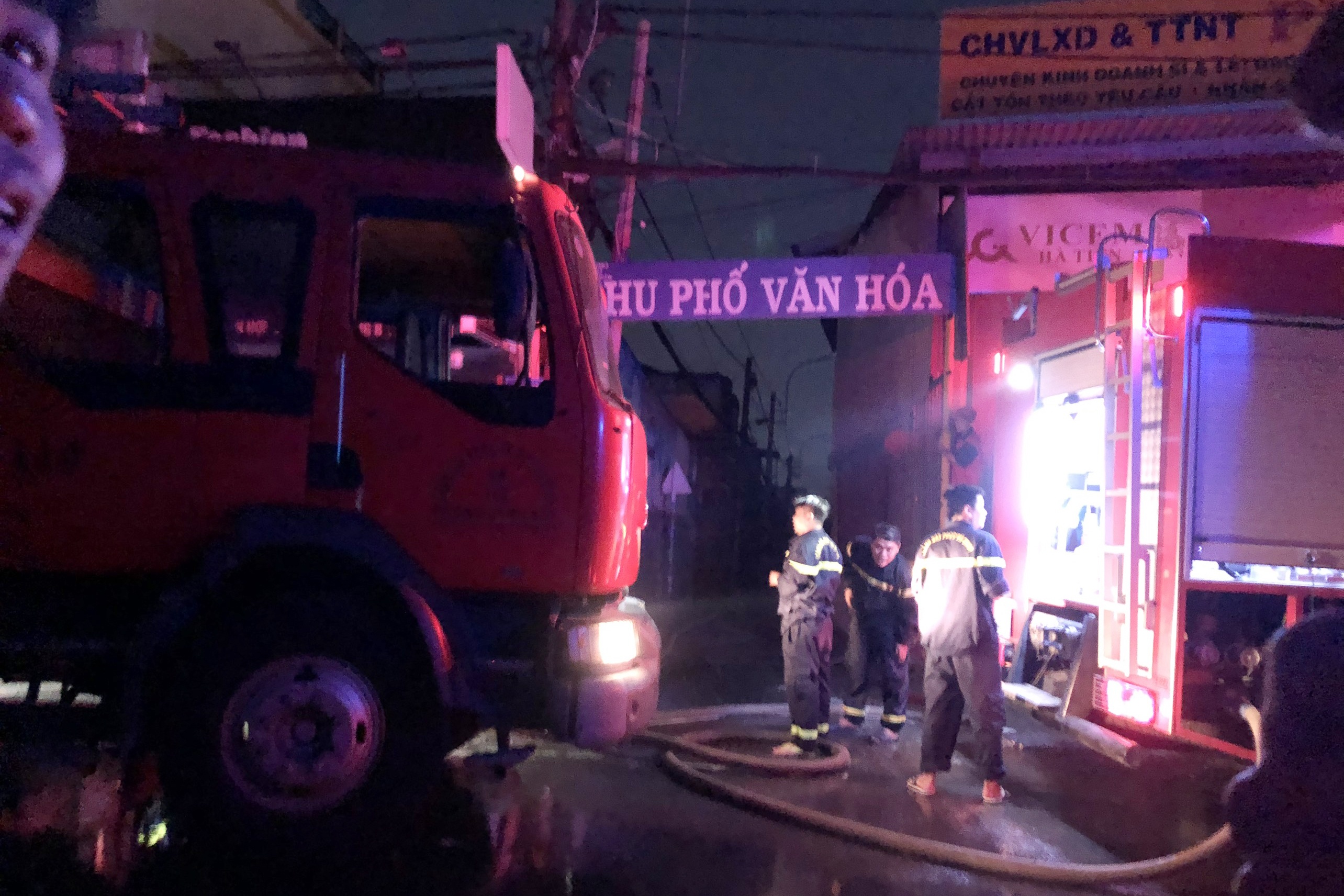 Cong nhan han xi khien can nha bi thieu rui o TP.HCM hinh anh