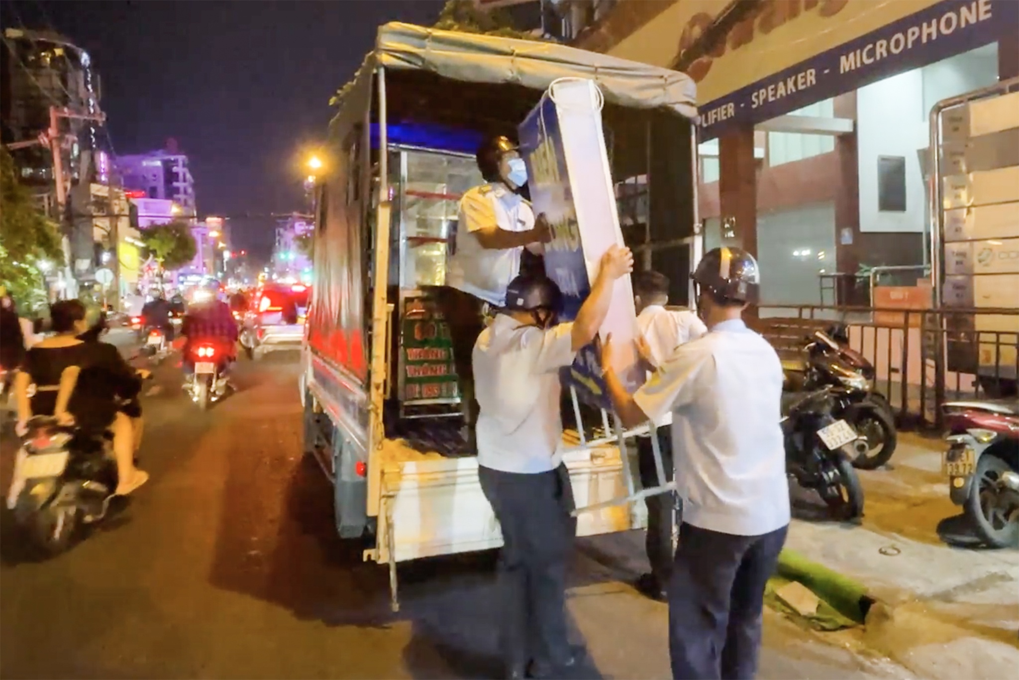 TP.HCM lai don dep via he, nhieu quan nhau bi xu phat hinh anh