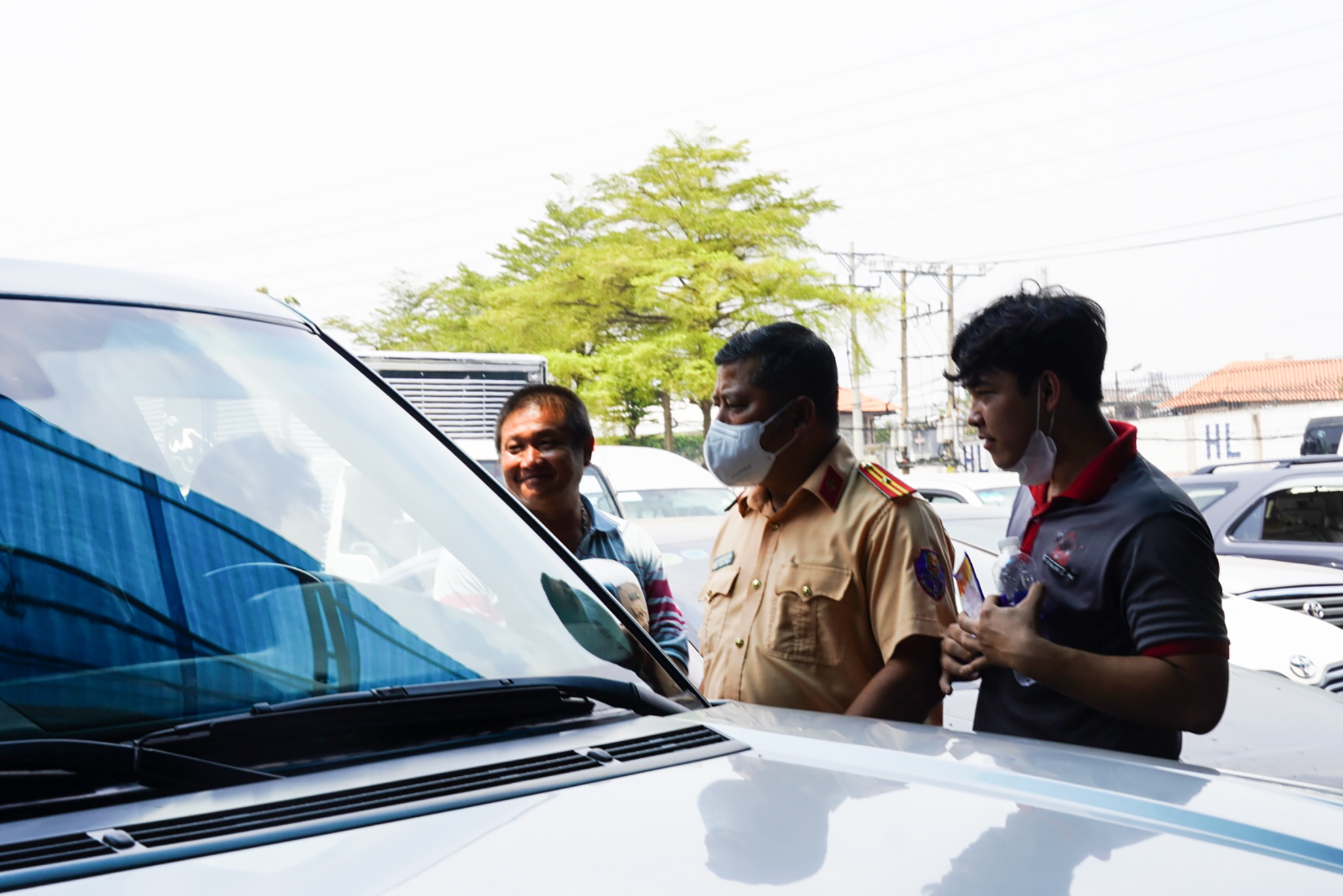 CSGT kiem dinh oto anh 2