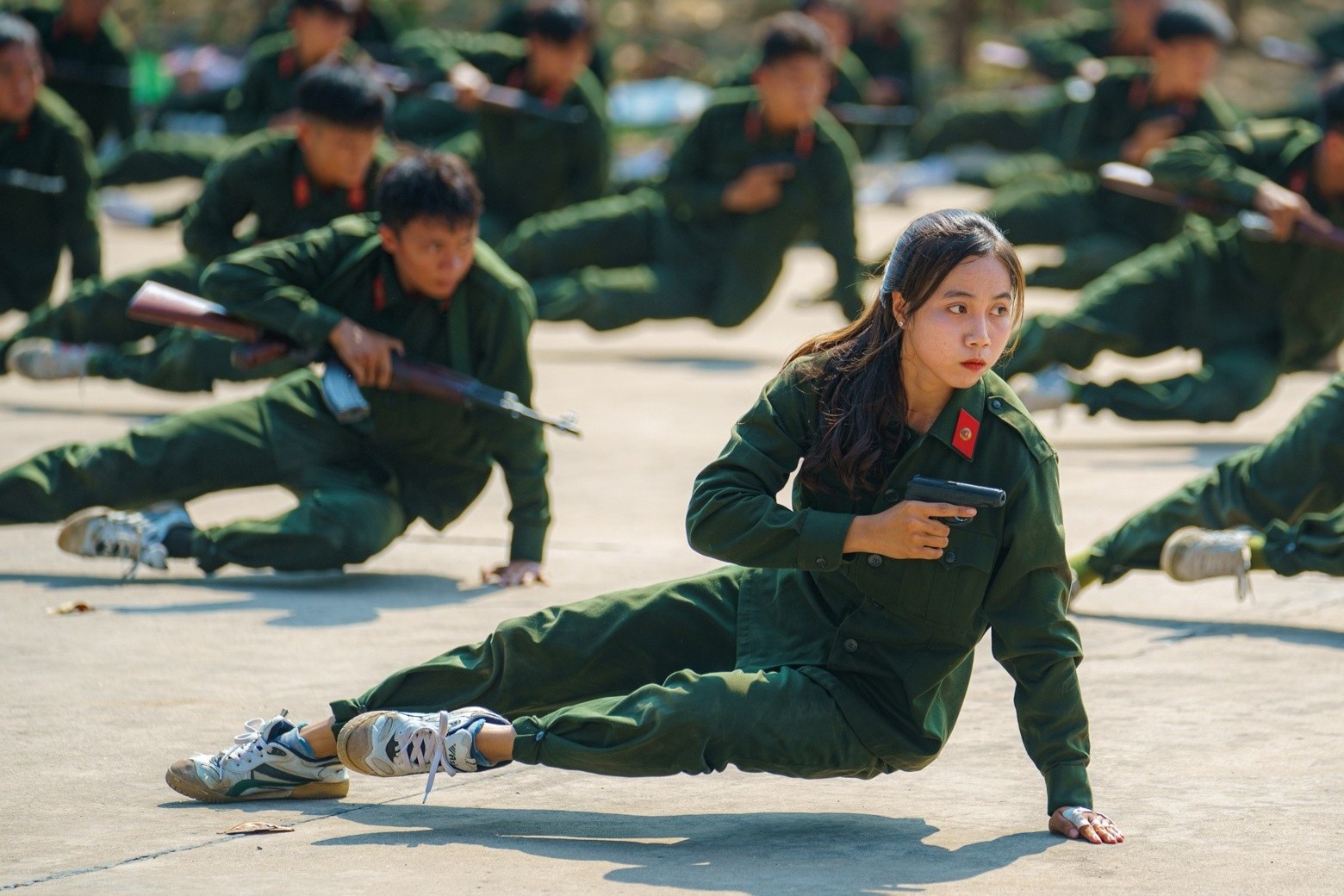 Mot ngay huan luyen cua gan 2.000 sinh vien nganh cong an hinh anh