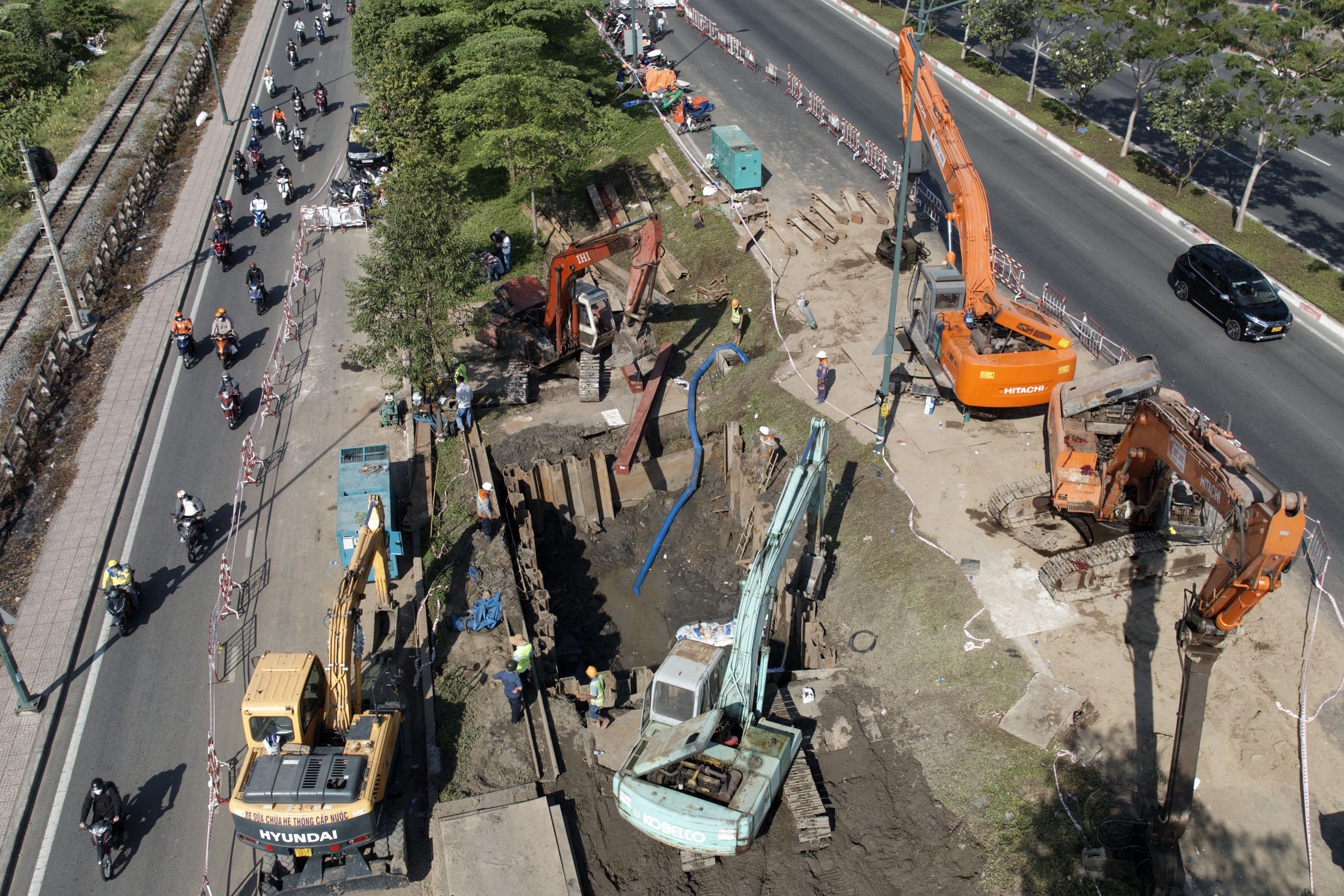 Hien truong vu be duong ong cap nuoc o TP.HCM hinh anh