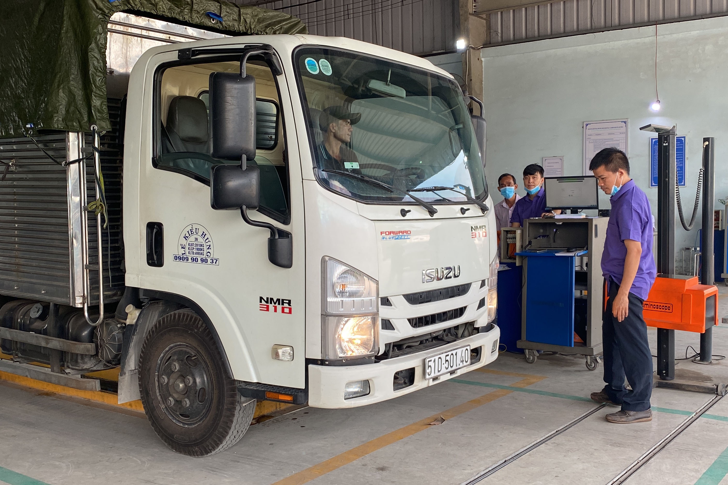 Yeu cau cac trung tam dang kiem khong tuy tien ban hanh them quy dinh hinh anh