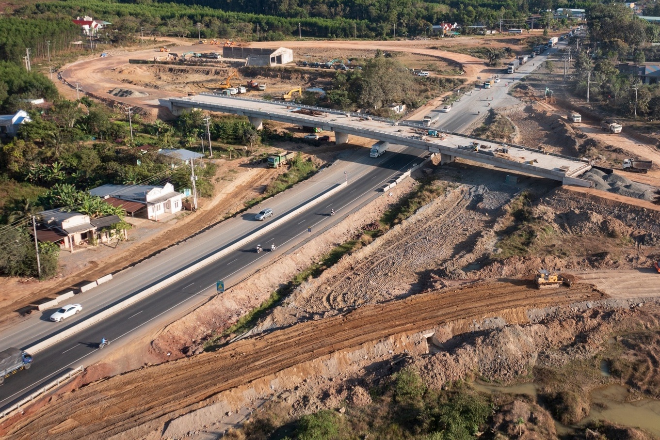 Dong Nai chap thuan gia han 4 du an cai tao dat phuc vu xay cao toc hinh anh