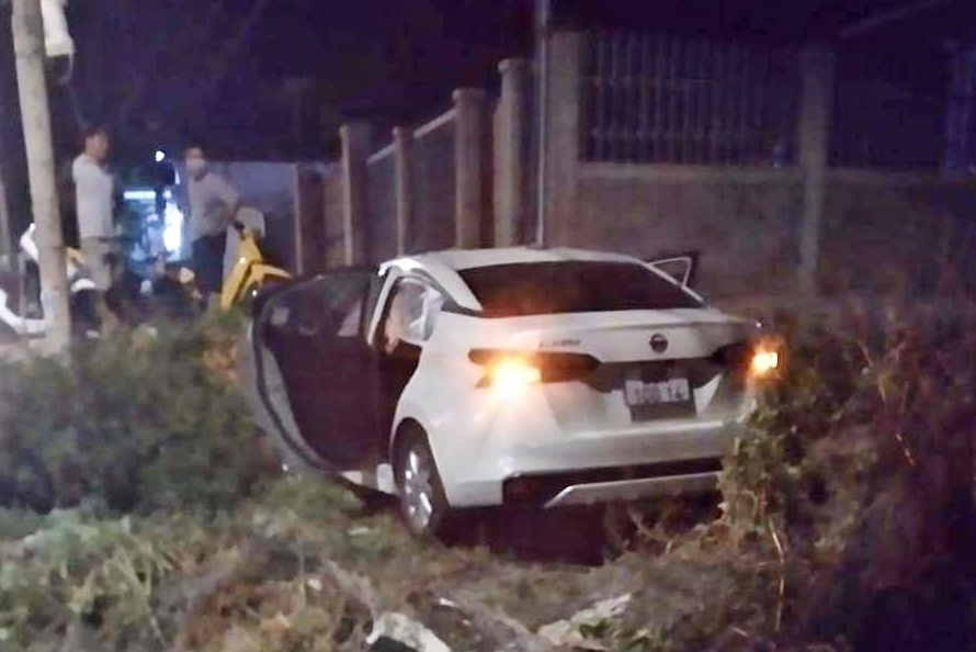 Oto va cham xe may o Dong Nai, 3 nguoi trong gia dinh thuong vong hinh anh