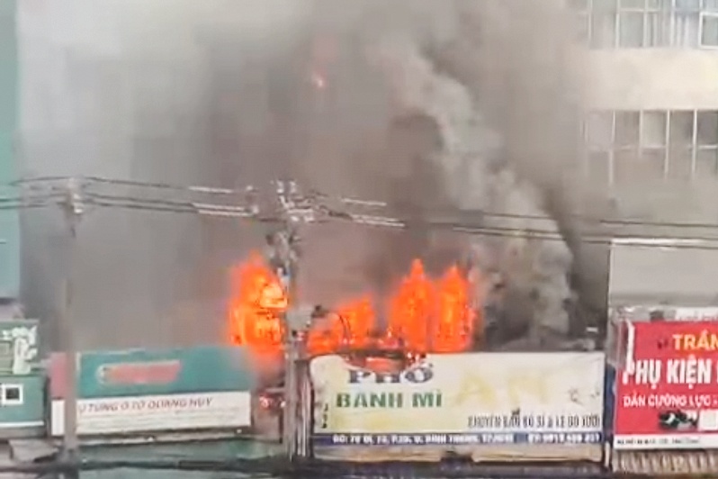 Phat hien thi the trong quan com bi chay gan Ben xe Mien Dong hinh anh